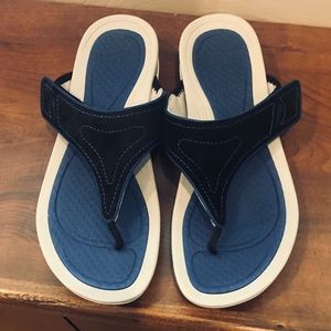 Women’s Dansko Blue Sandals Size 40 or 9 to 9 1/2